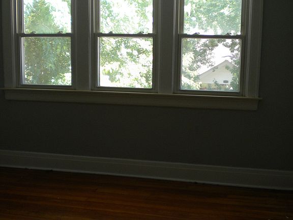 3rd image of 824 Batavia Ave