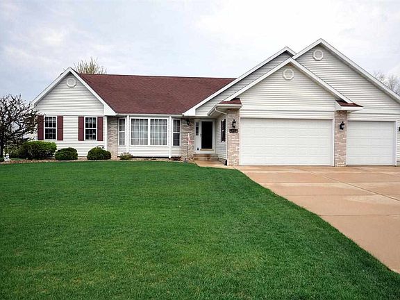 2nd image of 2062 Essex Dr