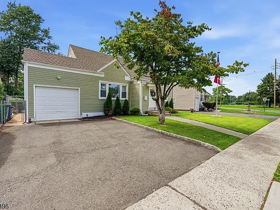 2nd image of 1204 Wheatsheaf Rd