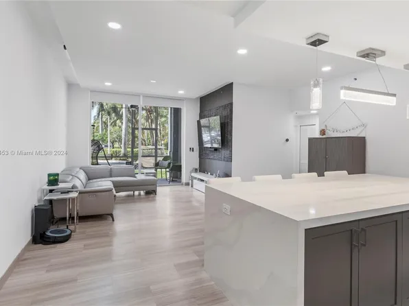 9725 NW 52nd St APT 101, Doral, FL 33178