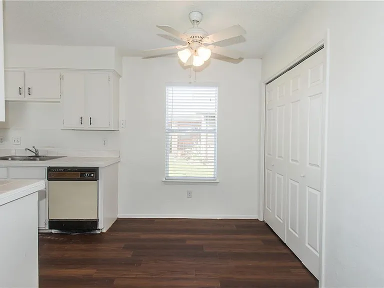 6000 Tracy Lynn Ln #A — Photo 5
