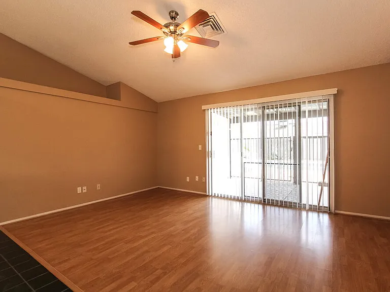 8003 W Larkspur Dr — Photo 3