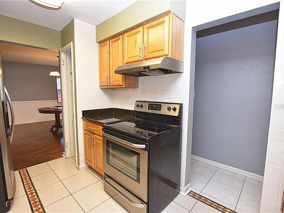 4th image of 204 Sylvia Cir