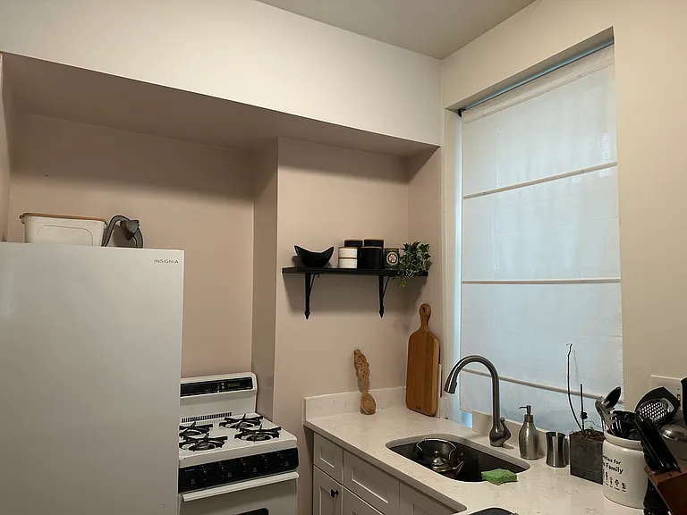 142 N 21st St #1R — Photo 3