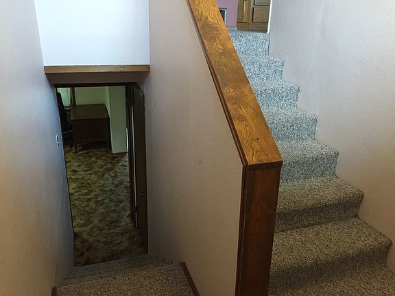 Split entry staircase 