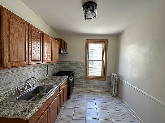2nd image of 1117 E 72nd St APT 2F