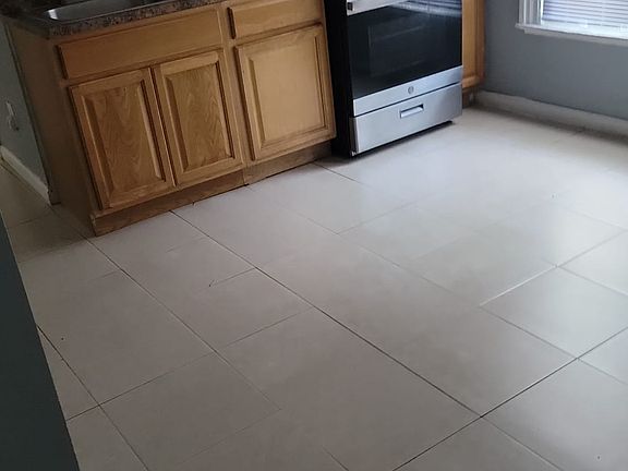 4th image of 82 Peabody Pl #1