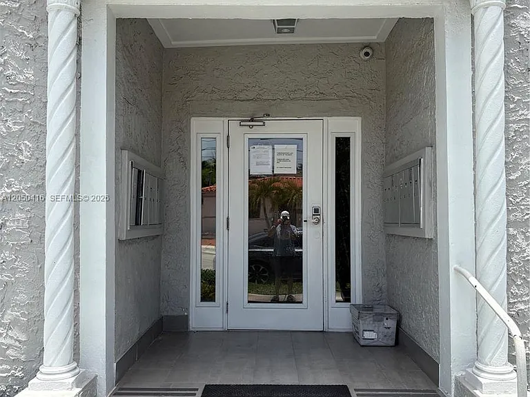 3237 SW 4th St #2 — Photo 2