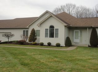 808 Kocher Dr, Grove City, PA 16127