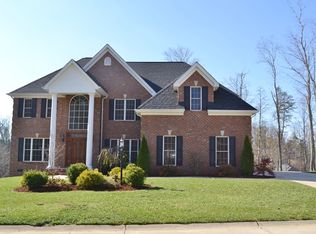 100 Crest Rdg, Scott Depot, WV 25560