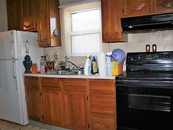 4th image of 2909 Vermont Ave