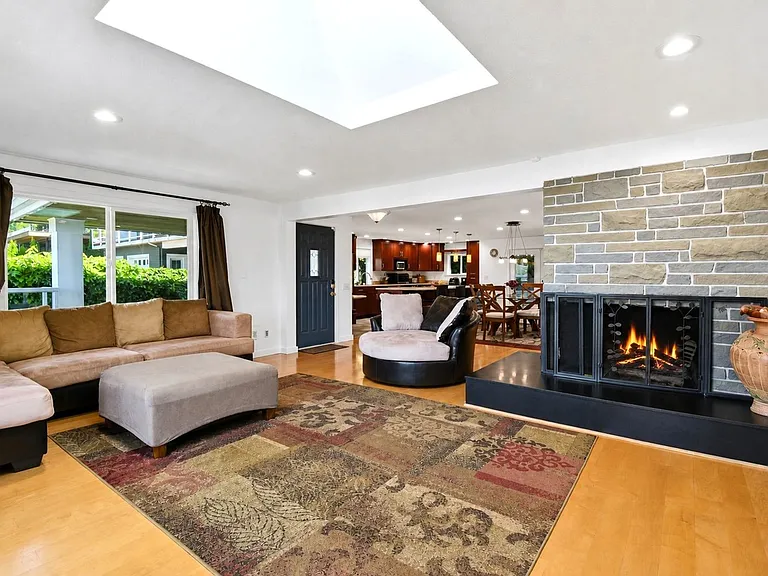 12704 Holmes Point Dr NE — Photo 4
