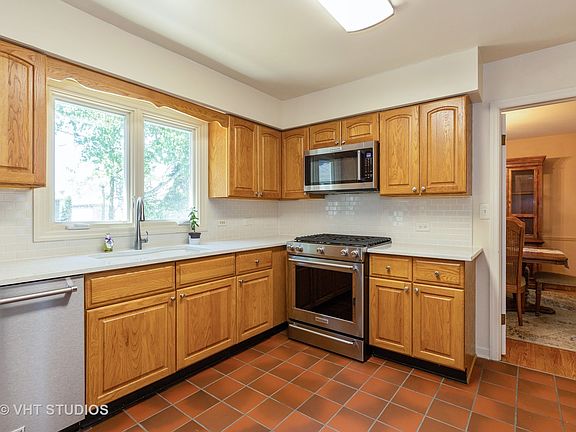 4th image of 441 Harvey Ave