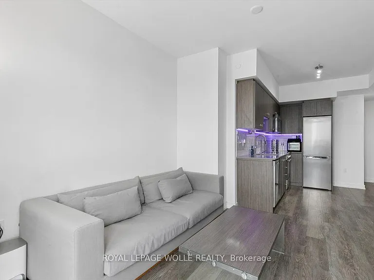 15 Wellington St S #1204 — Photo 12