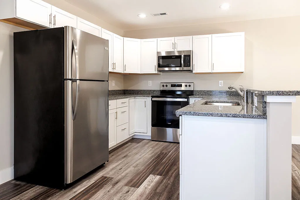 3 bed, 2.5 bath, 1404 sqft, $1,645 — Photo 3