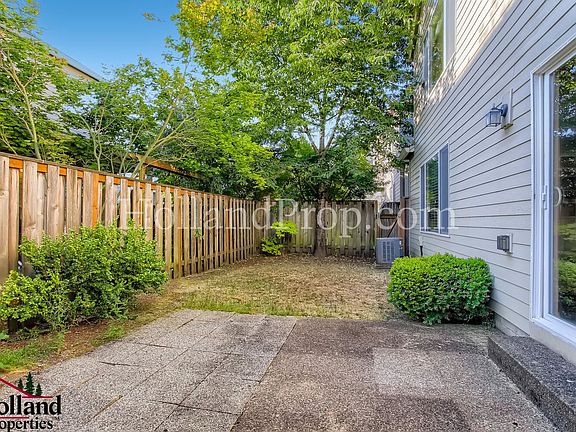 3rd image of 484 NE Caden Ave