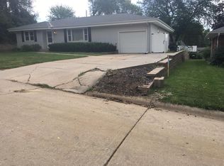 205 Pickardy Ln, Council Bluffs, IA 51503