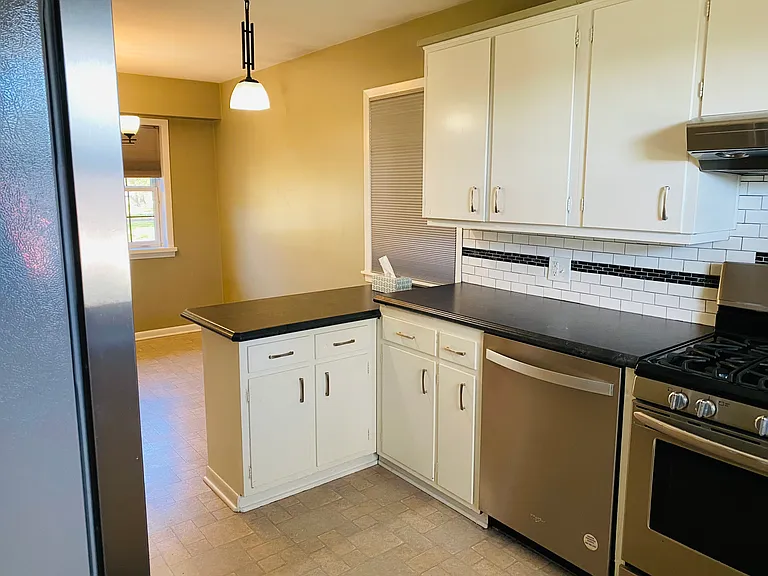 8837 Manor Ave — Photo 8