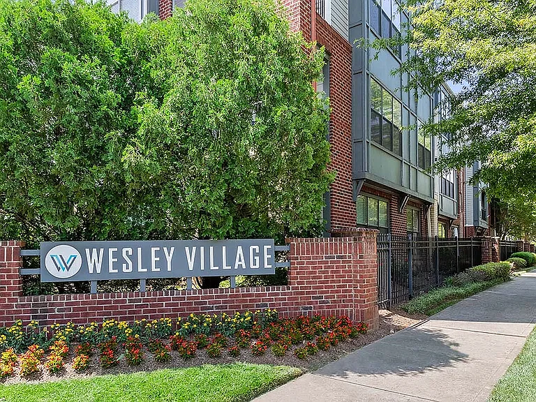 C243050_Wesley_Village_ENTERANCE_01