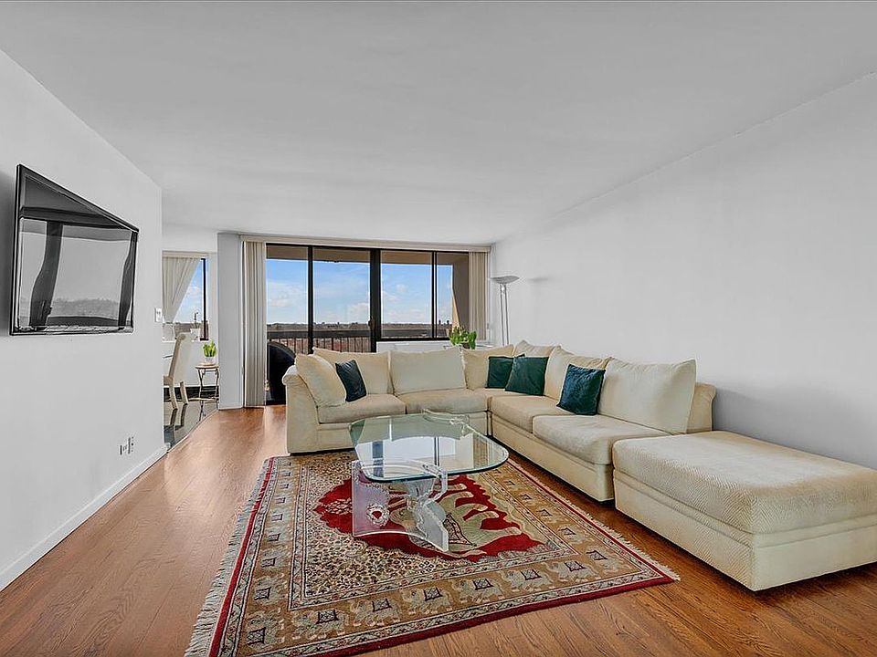1st image of 1 Bay Club Dr APT 11M