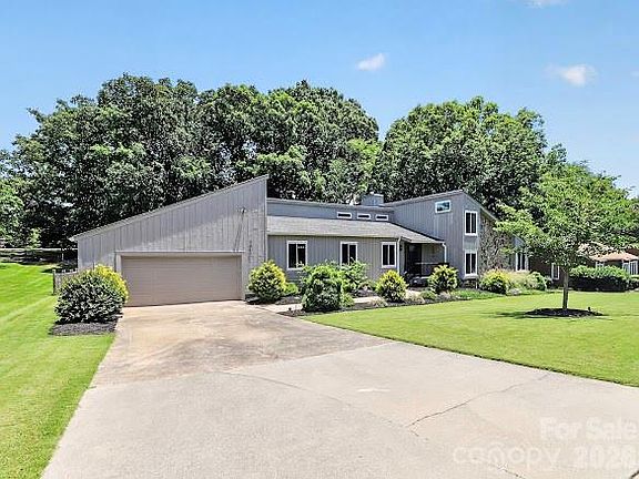 5th image of 8401 Raintree Ln