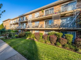 90 South Park Avenue #B3, Rockville Centre, NY