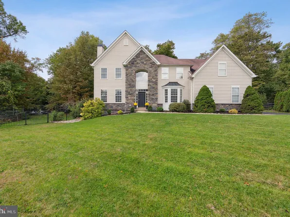 405 Forest Ln, North Wales, PA 19454