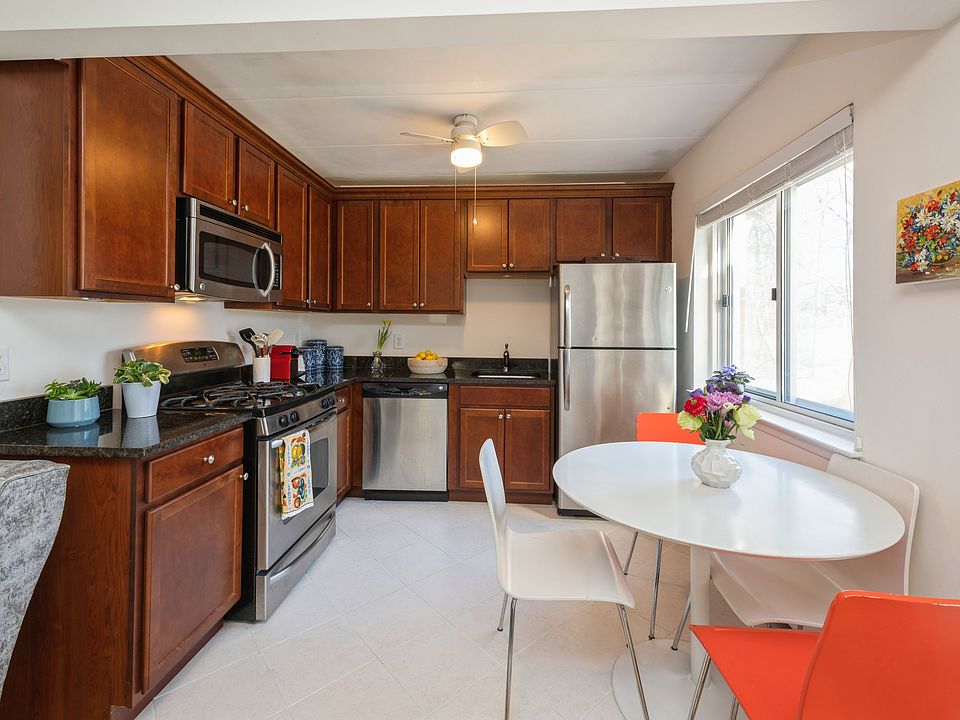 370 Central Park Avenue