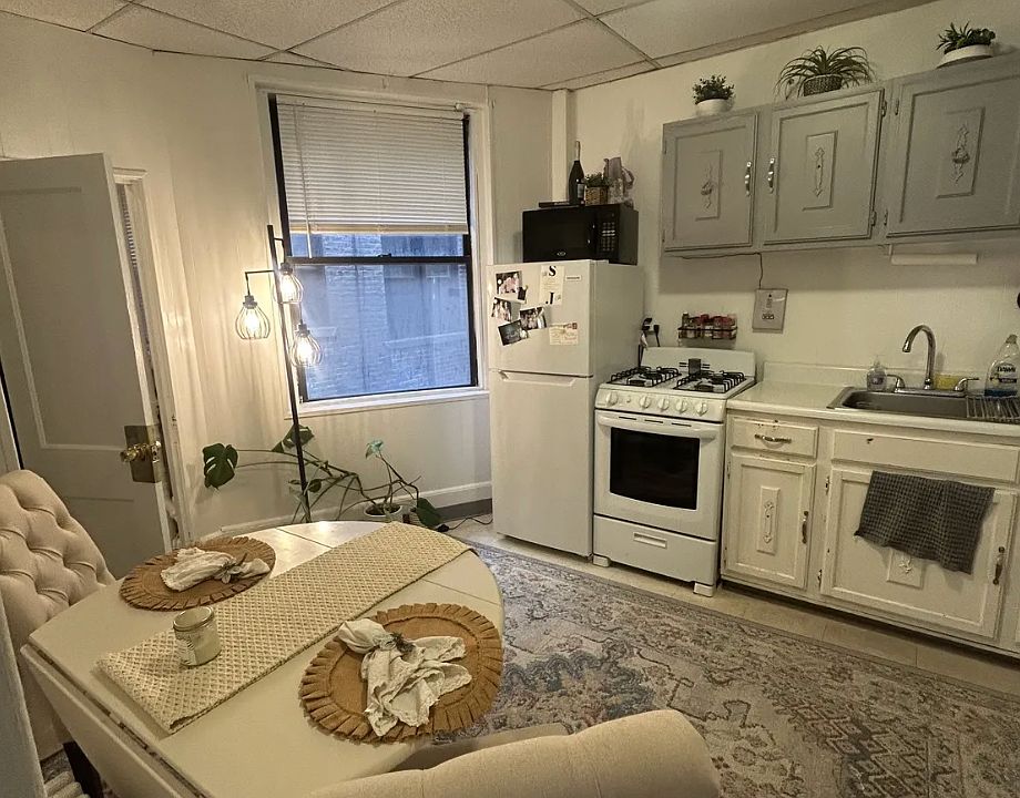 1st image of 9 Myrtle St APT 4