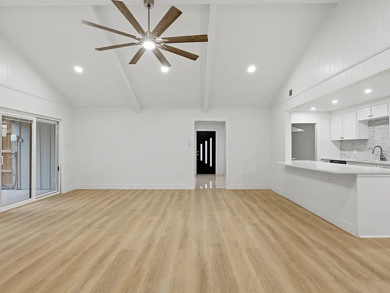 7517 Meadow Oaks Dr — Photo 16