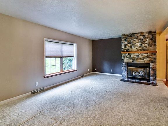 2nd image of 4721 S Woodland Cir