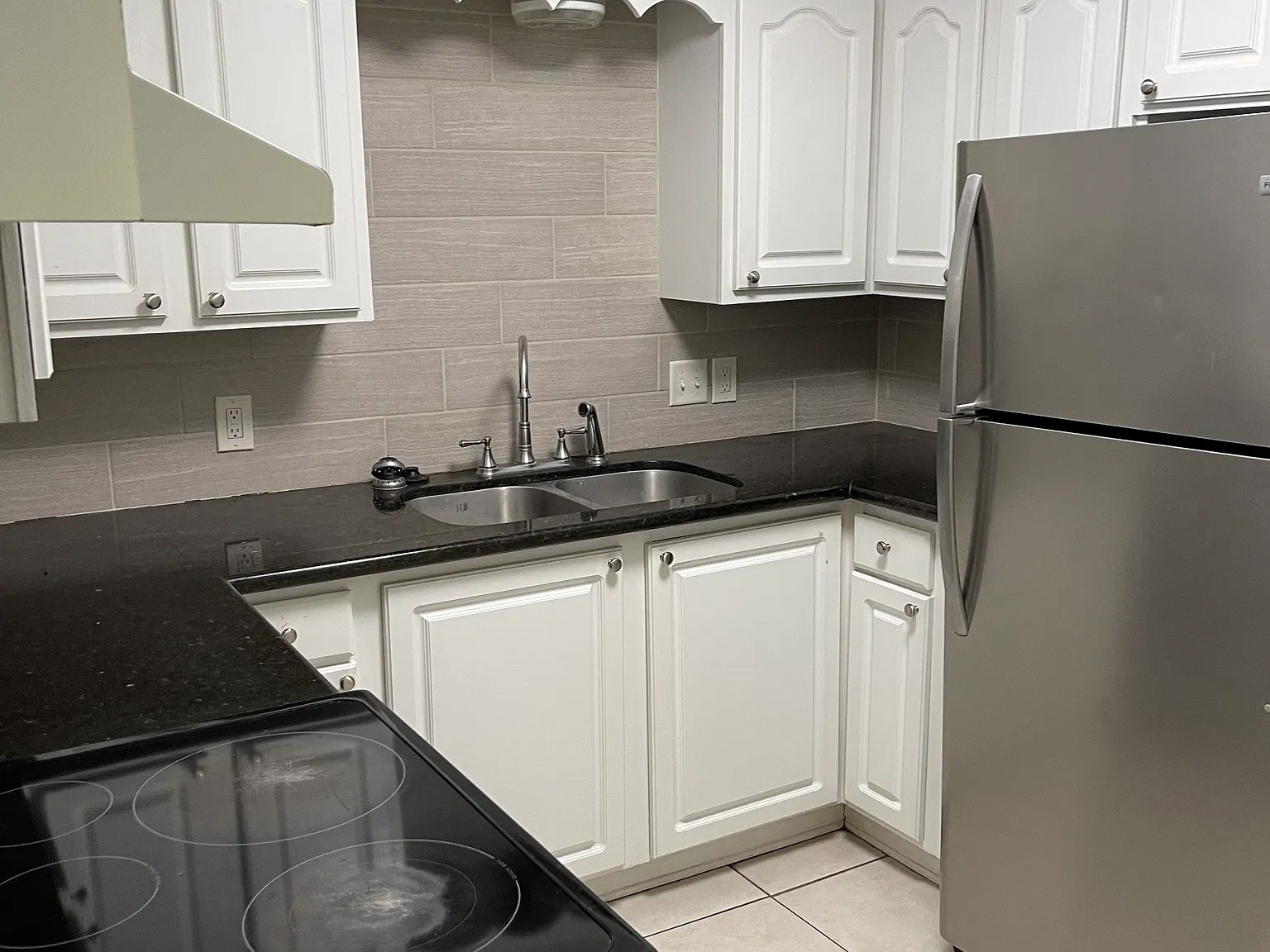 337 E University Ave — Photo 3
