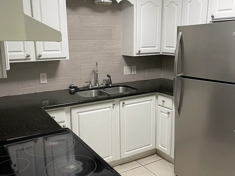 337 E University Ave #27 — Photo 3
