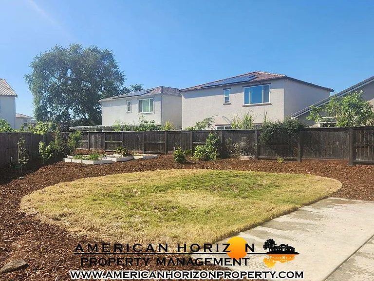 1402 Roth Pl — Photo 12