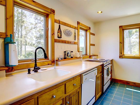 4th image of 5464 Pearl Dr