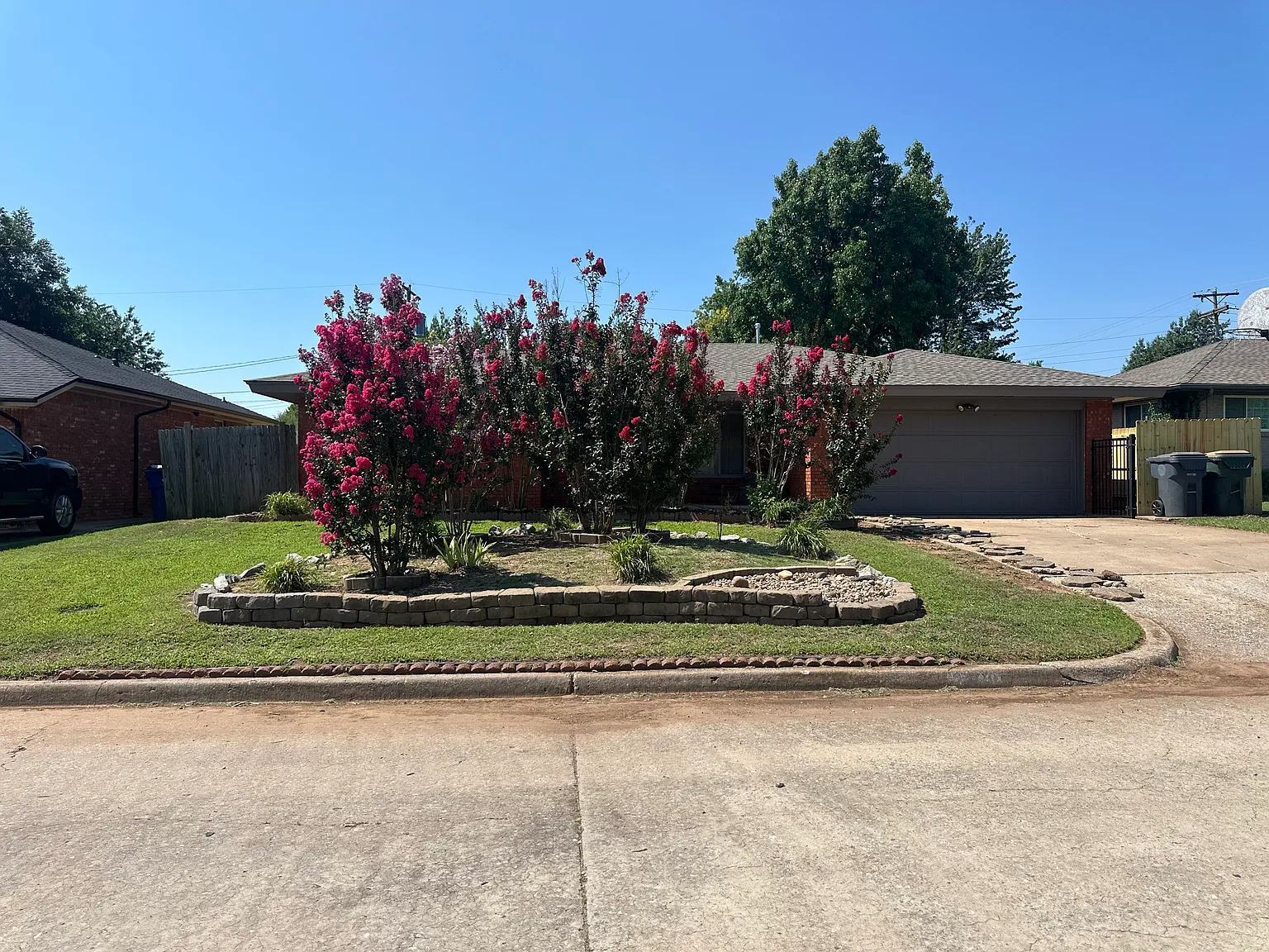 3 bed, 1.5 bath, 1327 sqft, $1,800 — Photo 1