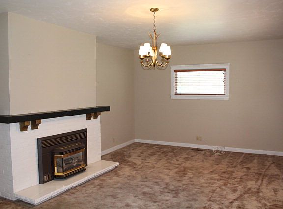 4th image of 1076 Boyer Ave