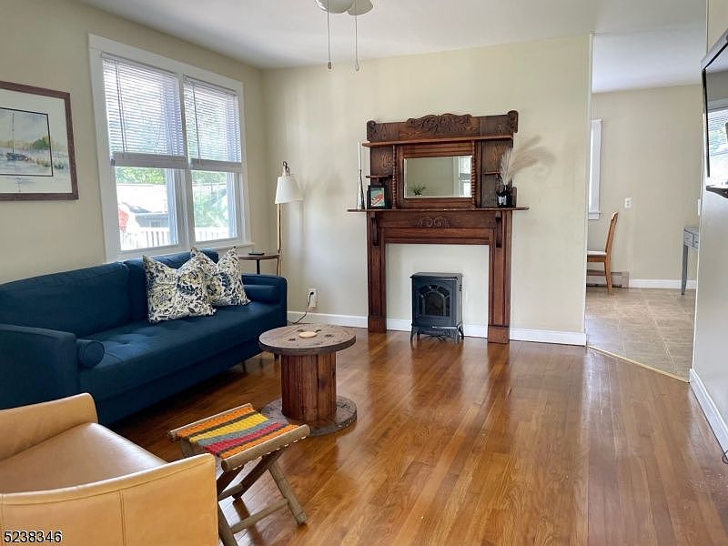 1st image of 8 Linden Ave