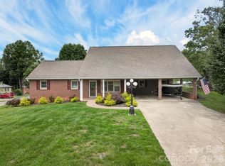 2411 Allendale Cir, Lenoir, NC 28645
