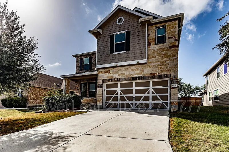 4 bed, 2.5 bath, 2561 sqft, $2,100 — Photo 2