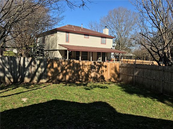 5th image of 1422 E Logan St