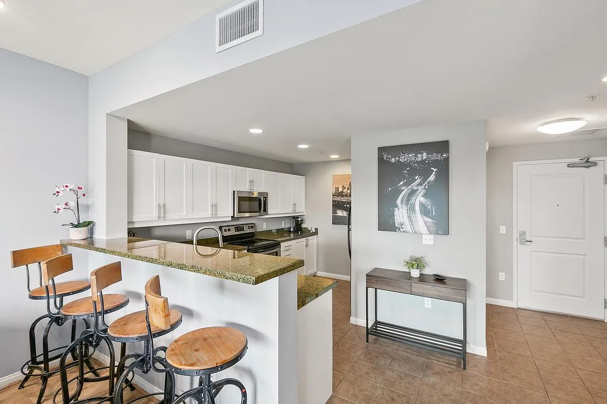 1 bed, 797 sqft, $4,200 — Photo 2