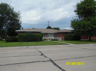 921 Grande Ave, North Platte, NE 69101