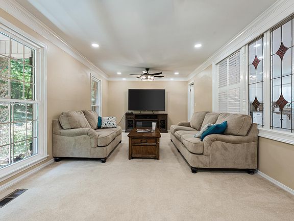 2nd image of 374 Valley Ln