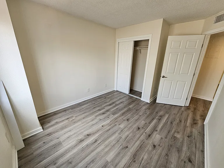 606 N Oxford Ave — Photo 13
