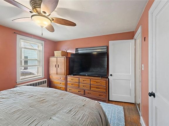 5th image of 233 Annie St