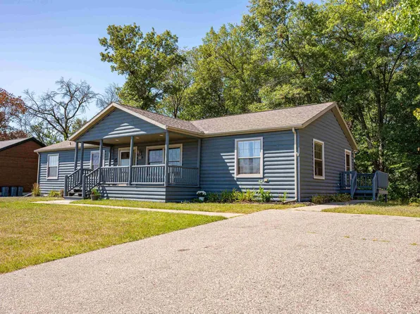 303 Oakbrook Dr, Wisconsin Dells, WI 53965