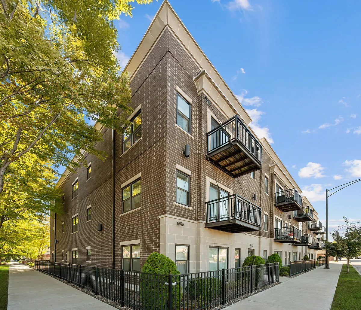 Building Photo - 4015-23 N Narragansett