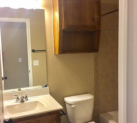 4th image of 505 Sladecek Dr #B