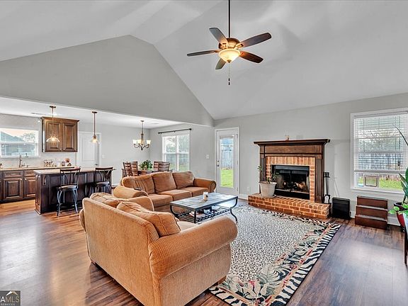 3rd image of 128 Gage Dr